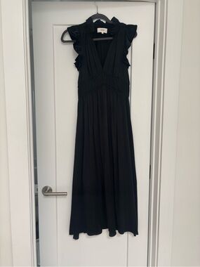 XiRENA 100% silk Black Ruffle-Trim V-Neck Maxi Dress